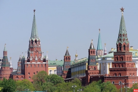 "Хорошо на Московских просторах светят звезды Кремля в синеве" (авторская)